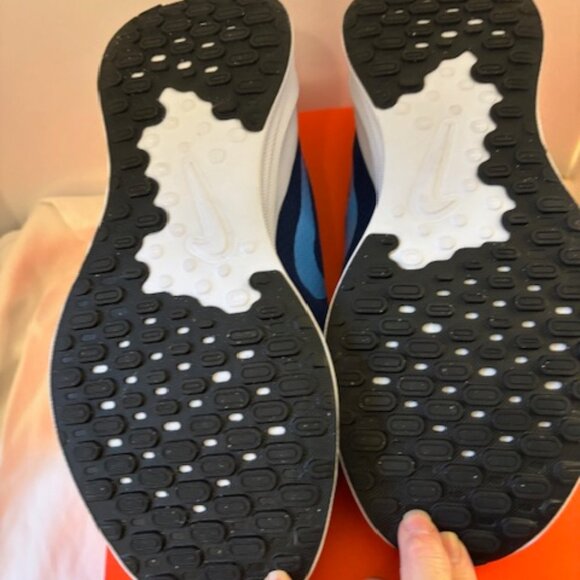 Nike Revolution 7 WIDE Unisex Running Shoe Blue New in Box Men 9.5 Woman 11 - Picture 4 of 6